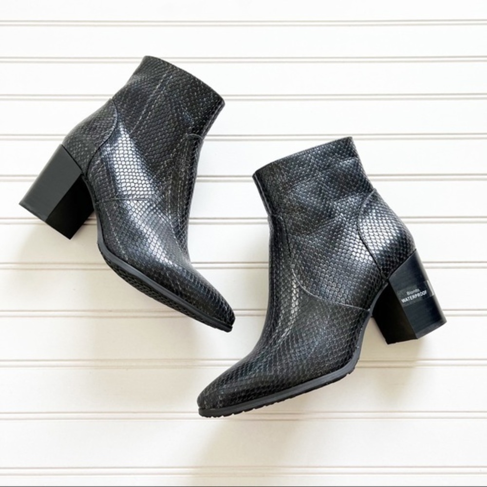 Blondo Size 9.5 Tania Snake Print Waterproof Bootie
